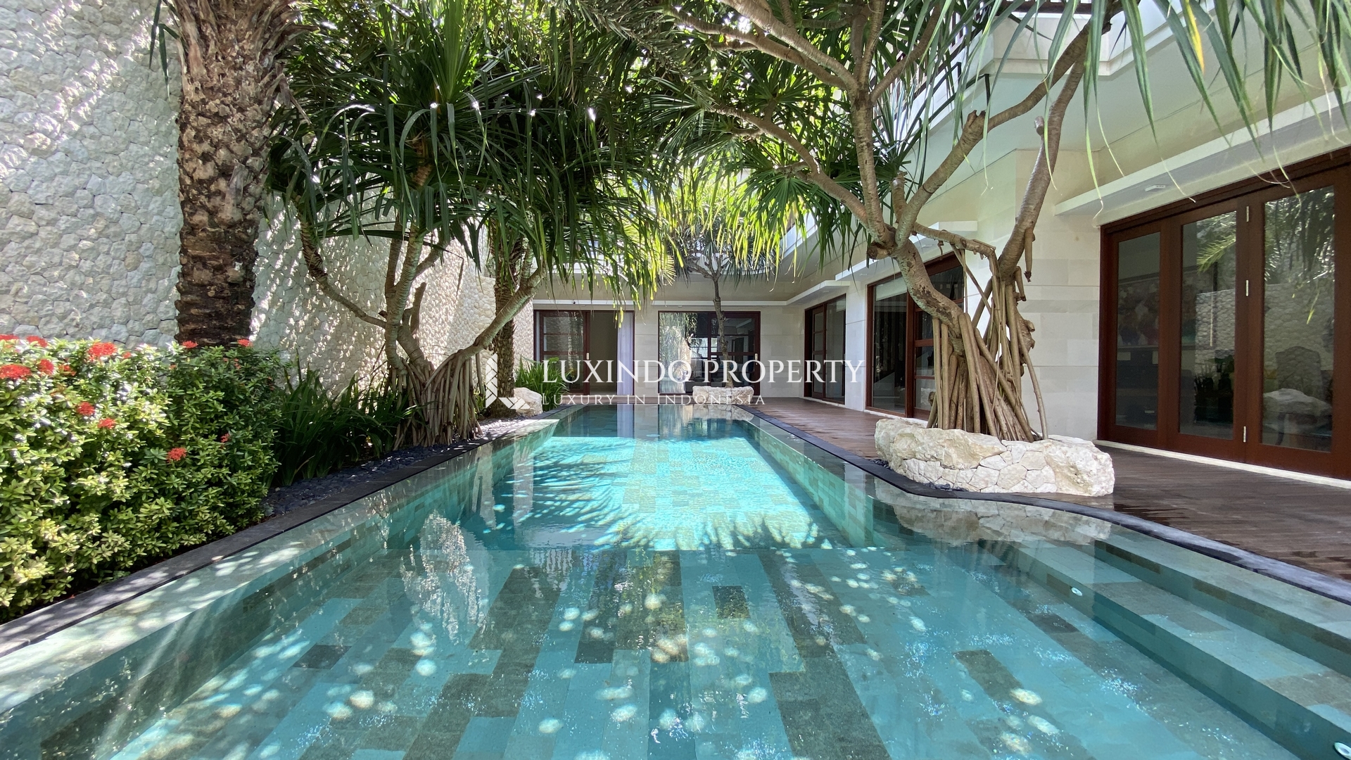 UMALAS – 4 BEDROOM MODERN TROPICAL VILLA IN TEGAL CUPEK FOR LEASEHOLD (LHV560)
